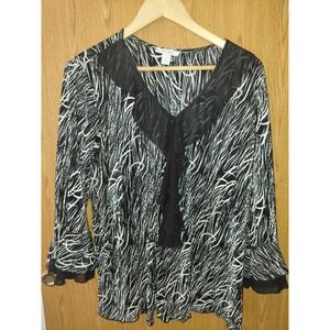 Dressbarn Woman Black White Abstract Print Ruffle V-Neck Bell Sleeve Blouse 2X